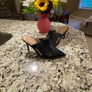Heeled mule